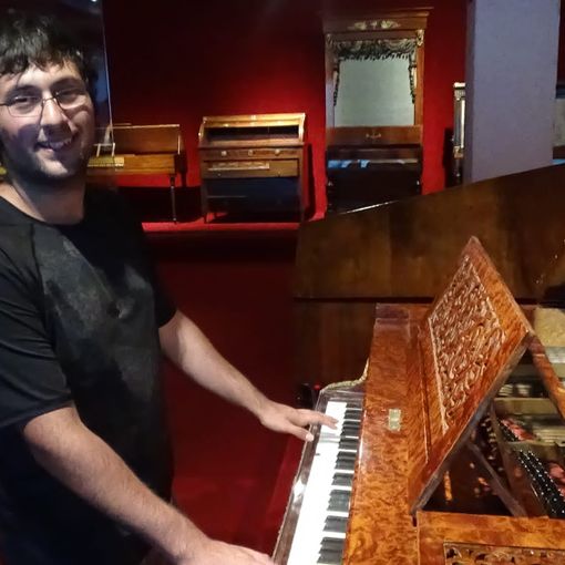 Manuel Pintau festeggia i suoi 18 anni con un concerto benefico tra musica e poesia