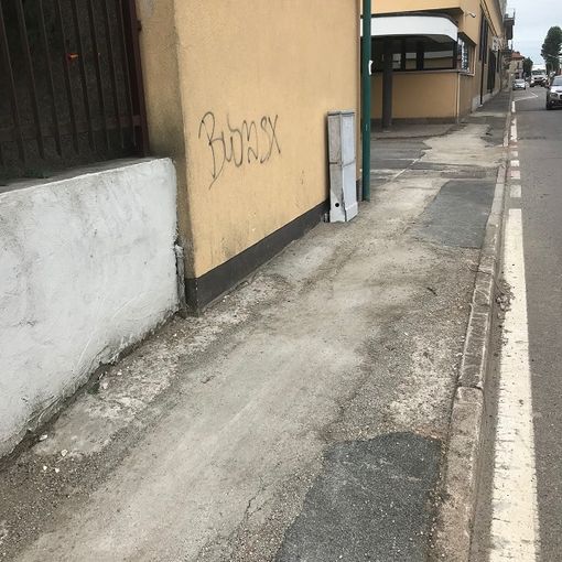 Marciapiede via Novara