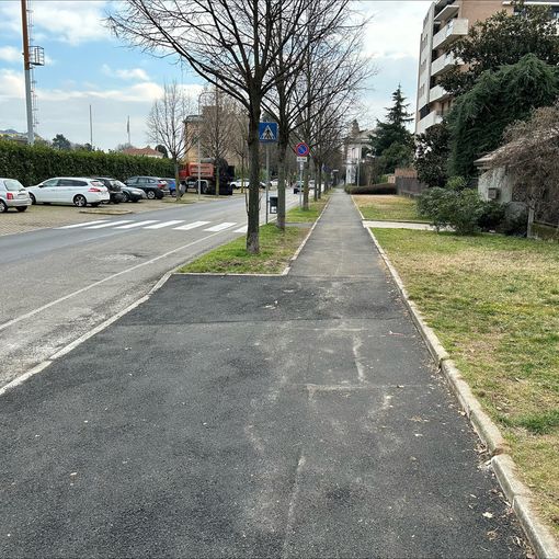 I nuovi marciapiedi di via Valle Olona, sotto i lavori iniziati in corso XX settembre