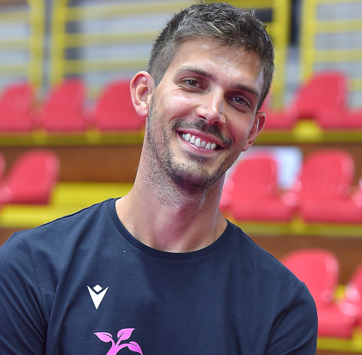 Marco Musso, “per sempre uno di noi”. Sotto, Alice Degradi top scorer tra le farfalle