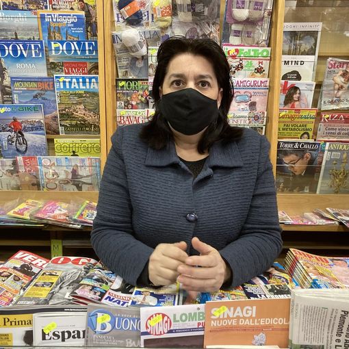 Maria Rosa Naso nell'edicola cartoleria Tagliabue