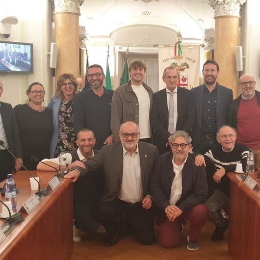 L’omaggio della provincia al campionissimo Martinenghi: «Siamo mondiali con te!»