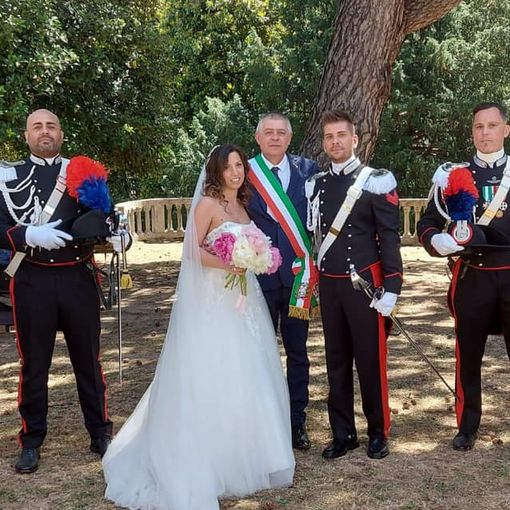 Emozioni e alte uniformi: un matrimonio da favola