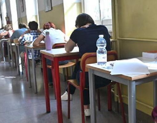 Maturità, gli studenti bustesi: «Non ci aspettavamo queste tracce». Il “rifugio” è Whatsapp