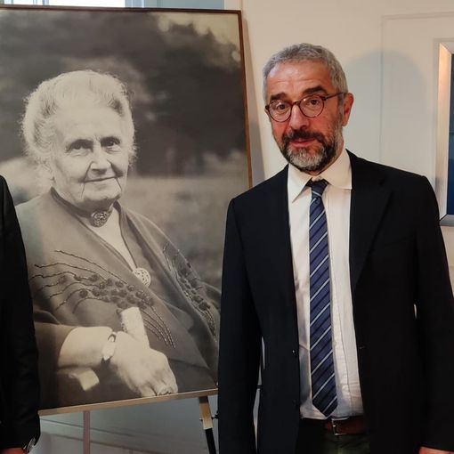 Mauro Ghisellini con Benedetto Scoppola, presidente dell'Opera Nazionale Montessori. Sotto: un momento dell’assemblea nazionale svoltasi a Roma