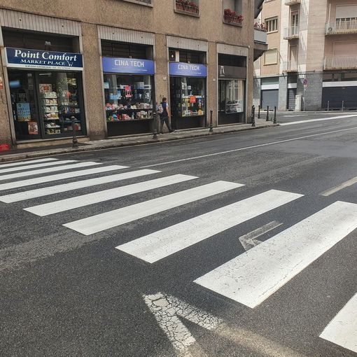 LA FOTO. Via Mazzini, il passaggio pedonale torna &quot;single&quot;