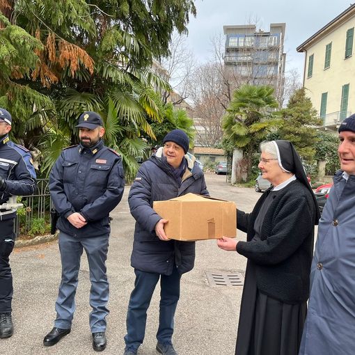 Donate trentamila mascherine alla mensa di via Bernardino Luini