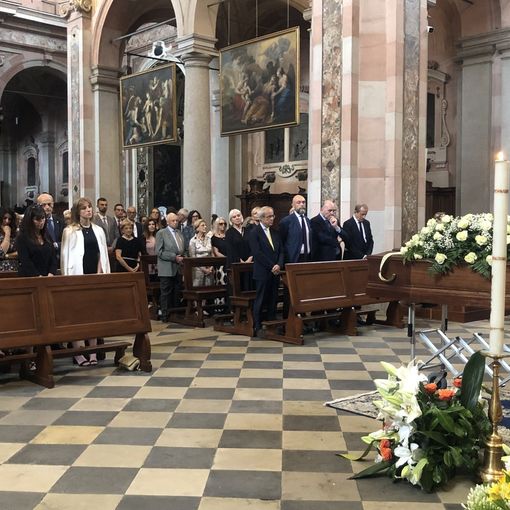 VIDEO e FOTO. L'ultimo saluto a Giuseppe Merlini, il “dottore” che ha sempre amato il lavoro, l’educazione dei giovani e la bellezza
