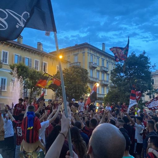 FOTO e VIDEO. Milan campione d’Italia, la festa della Busto rossonera