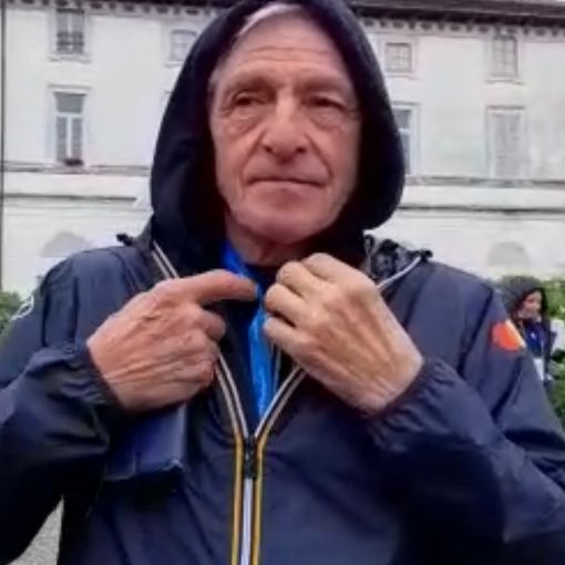 ASPETTANDO IL GIRO/VIDEO. Moser sotto la pioggia: «Basso, che bella carriera. E suo papà ama il nostro vino»