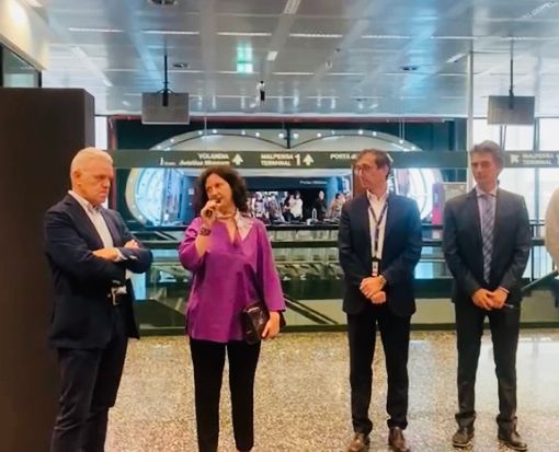 A Malpensa una mostra che celebra Milano e il suo “viaggio” negli anni