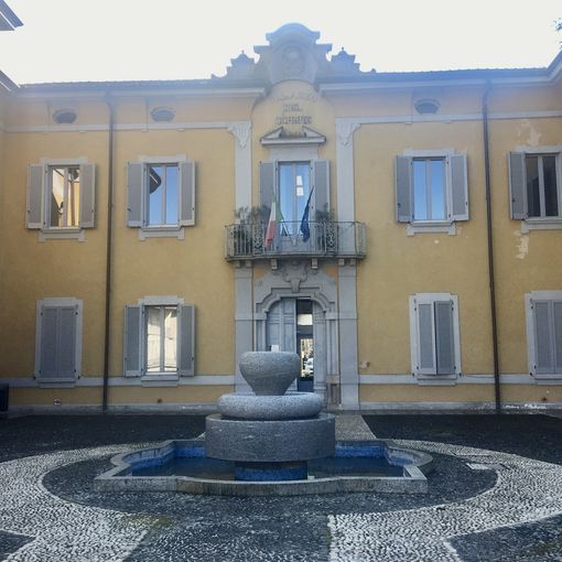 Il municipio di Lonate