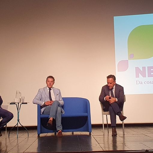 La presentazione di Neutalia al teatro Lux