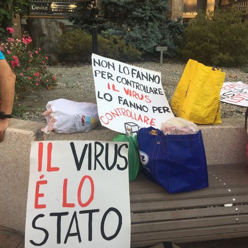 Microfono aperto e corteo: a Busto i No Green pass non mollano