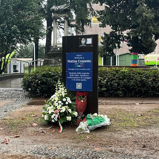 L'omaggio alla lapide pochi giorni fa