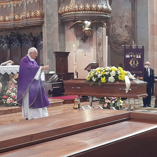 Busto ha salutato Adelina Loyonnet. Che ha unito persone e generazioni