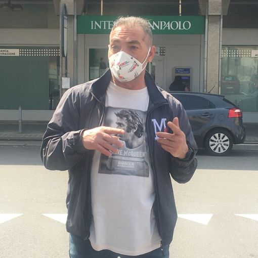 Paolo Busacca, anima del Centro Studi Karate, ieri in piazza della Chiesa Vecchia di Sacconago