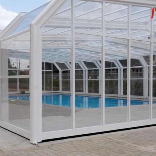 La piscina nella struttura