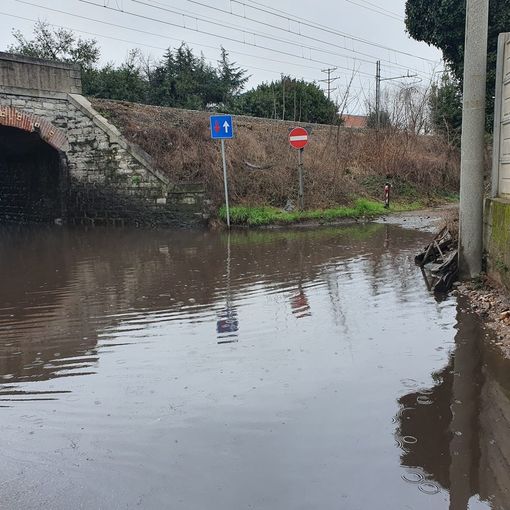 FOTO. Quel ponticello costantemente allagato