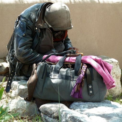 Vestiti e coperte: si raccolgono in caserma