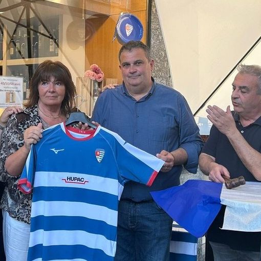 All’asta la maglia della Pro Patria: «La donerò alle Cuffie Colorate»