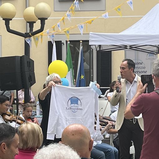 VIDEO E FOTO. La Provvidenza, i suoi dipendenti e volontari: «Questo non è un luogo di lavoro qualsiasi, con il calore dei nostri anziani e le loro valigie di ricordi»