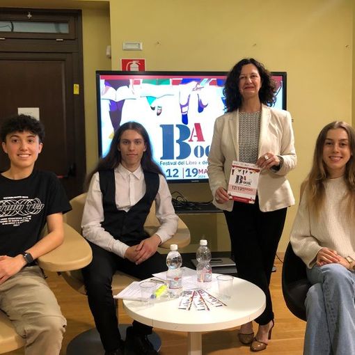 VIDEO E FOTO. Libri, social e giovani: il segreto del successo della booktoker Carolina