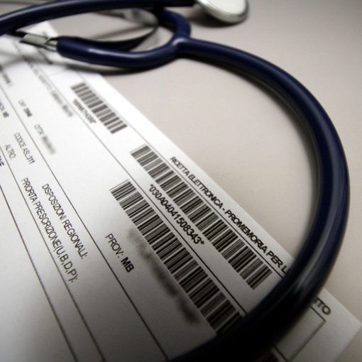Ricette sanitarie, Astuti: «Ripristinare la validità annuale per la prenotazione di visite e esami»