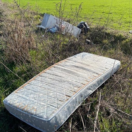 Busto, nell’area appena ripulita spunta una nuova discarica a cielo aperto