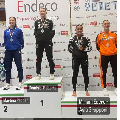 Roberta Dominici sul gradino più alto del podio. Sotto: medaglie per Aurora Fanelli e Alessandra Bossi
