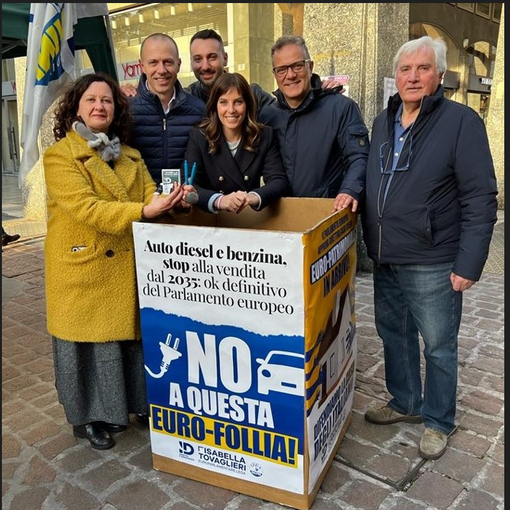 Stop auto benzina e diesel e case green, anche Romeo in piazza con la Lega di Busto. Tovaglieri: «Ambientalismo ideologico»