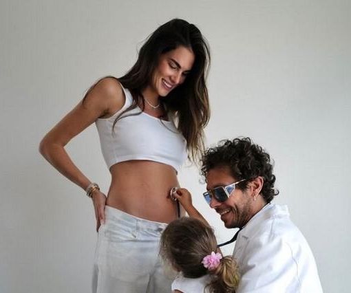 La gioia di papà Valentino Rossi: «È una femmina, Dottore!»