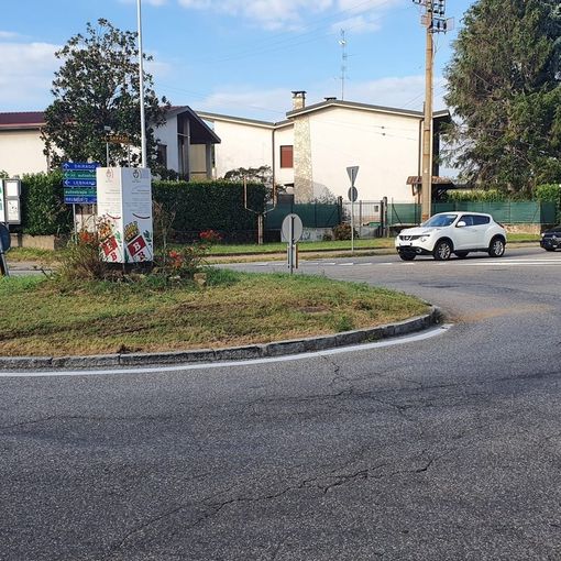 «Rotonda pericolosa, si intervenga». Il comitato di Borsano torna a farsi sentire