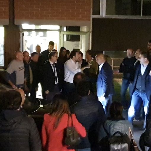 Salvini tra i militanti all'uscita dall'assemblea
