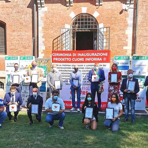 «Voi piccoli imprenditori di Samarate, colpiti dalla pandemia, eppure avete aiutato con i defibrillatori»
