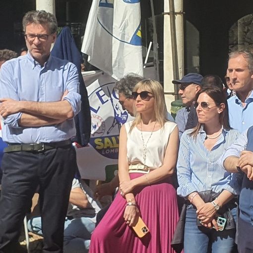 Al centro della foto, Sardone (a sinistra) e Tovaglieri
