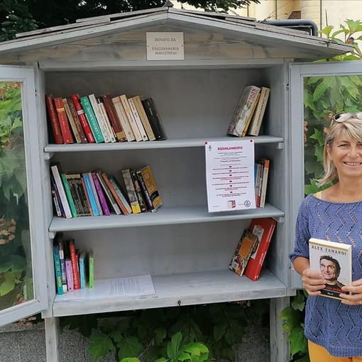 L'assessore Antonella Scolfaro presenta la &quot;casetta dei libri&quot;