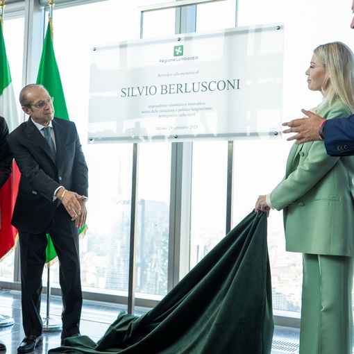 Aeroporto di Malpensa nel nome di Berlusconi. Fontana: «Giusto riconoscimento»