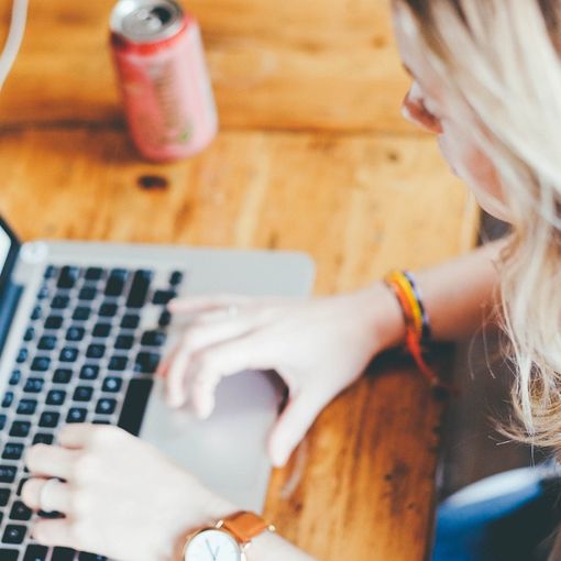 Una nuova vita per i computer: «Poi li doniamo a chi ne ha bisogno»