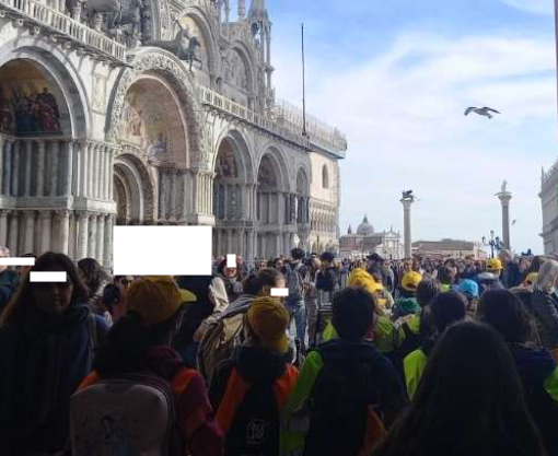Cinque anni insieme e poi quella gita a Venezia. La riconoscenza dei genitori è una lettera e una lezione per tutti: «Grazie per questo tempo di scuola così prezioso e non scontato»
