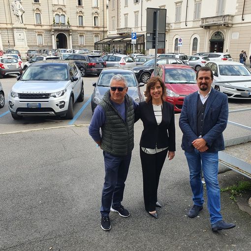 La conferenza stampa in piazza Garibaldi
