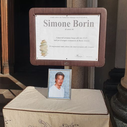 L’abbraccio di Busto a Simone Borin. «Ci avviciniamo al dolore di questa famiglia in punta di piedi, con tanto rispetto»