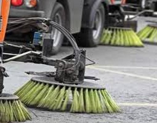 A Legnano strade più pulite: riorganizzato e potenziato il servizio di spazzamento meccanico