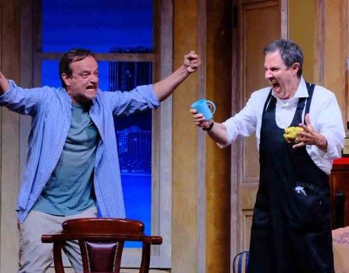 “La strana coppia” sul palcoscenico del Manzoni