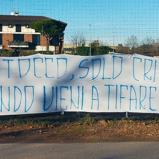 FOTONOTIZIA. Pro Patria, l'invito degli Ultras: «Bustocco, quando vieni a tifare?»