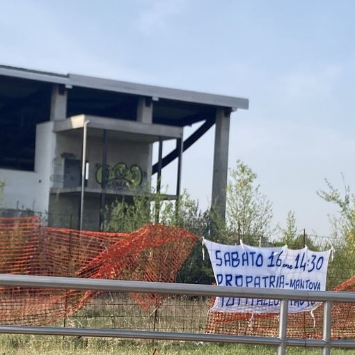 Lo striscione degli ultras sul Sempione