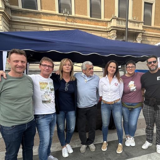 L'incontro lo scorso anno di papà Marco con papà Orazio, insieme agli amici, alla Festa dello Sport