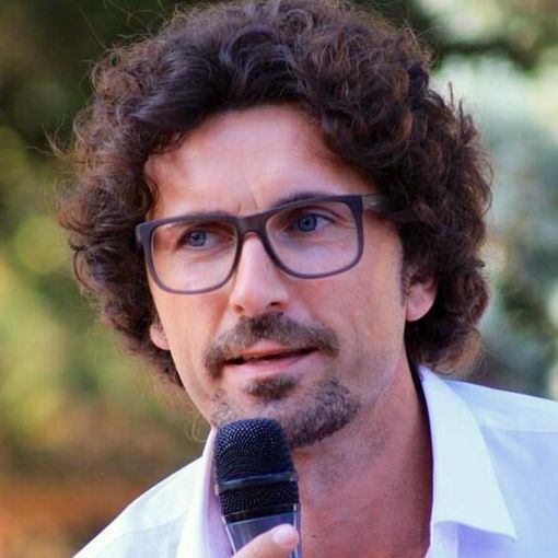 Foto dalla pagina Facebook di Danilo Toninelli