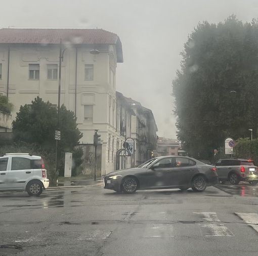 Code nella zona di via Foscolo