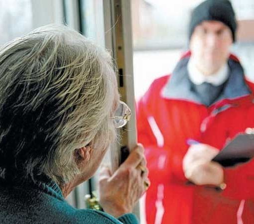 Venditori pronti con il nuovo contratto oneroso, ad attenderli trovano la polizia locale